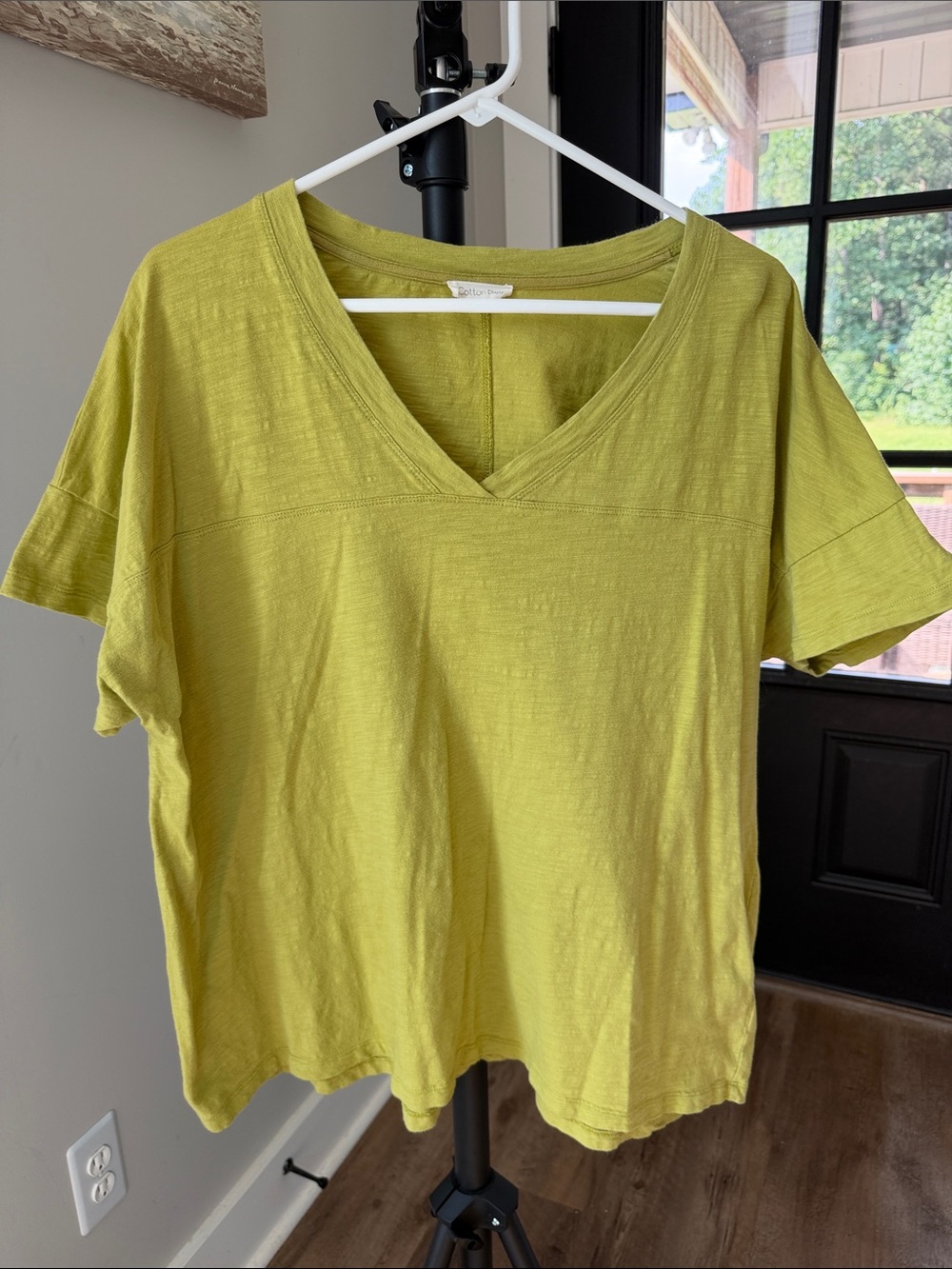 Relaxed V-Neck Short Sleeve Top in Lime